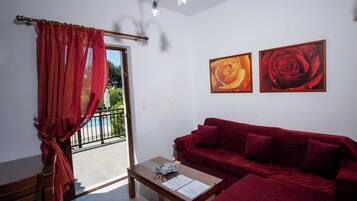 Bungalow | Living area | TV