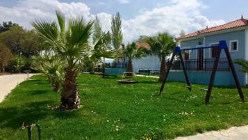 Children’s play area – outdoor