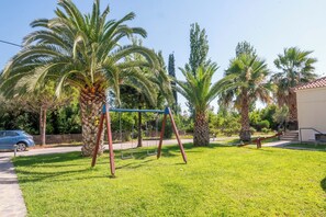 Children's play area - outdoor - Kaloni village apartments (Lesvos)