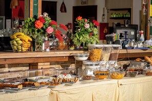 Petit déjeuner servi en supplément