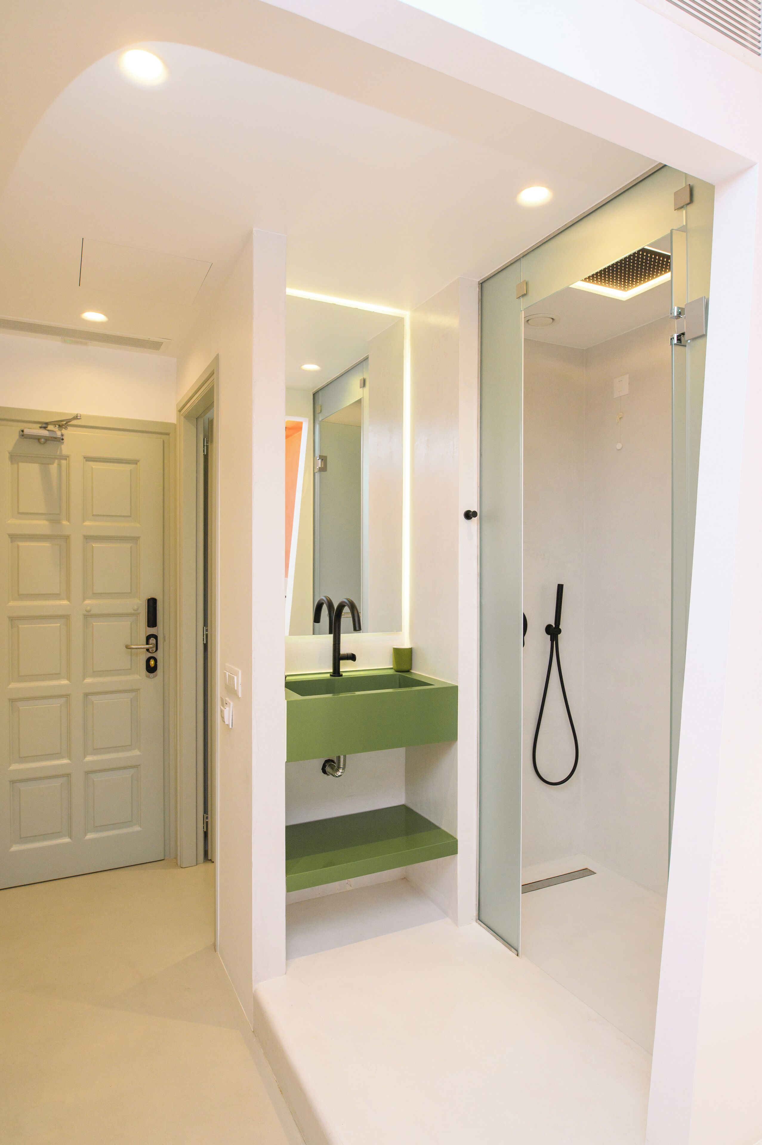 signature room | bathroom | free toiletries, hair dryer, slippers