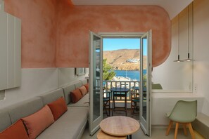 Signature Room | In-room safe, soundproofing, free WiFi, bed sheets - Yperia Hotel (Amorgos)