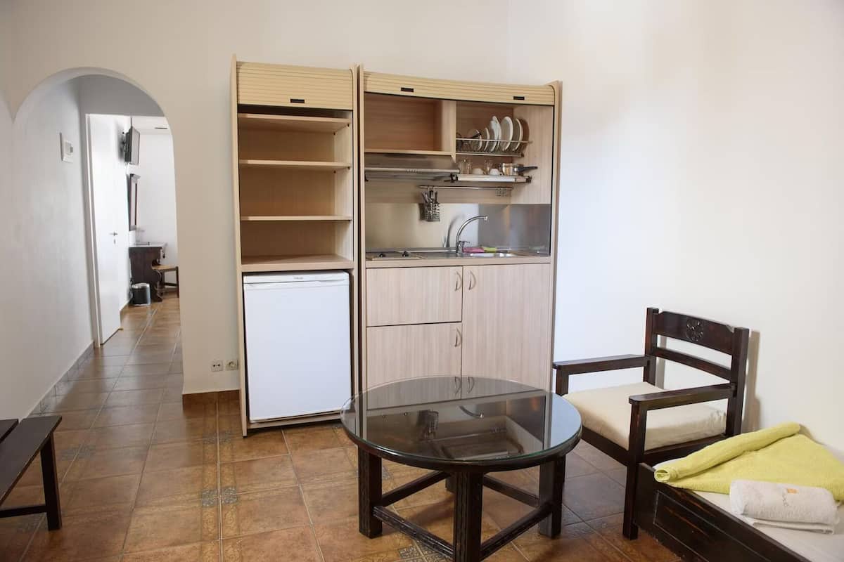 family suite, 1 bedroom, sea view | private kitchenette | fridge, electric kettle