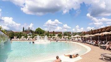 Piscine extérieure (ouverte en saison)