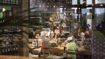 Tägliches Frühstücksbuffet gegen Gebühr