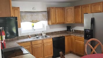 特色小屋, 2 間臥室, 非吸煙房 | 私人廚房 | 雪櫃、微波爐、咖啡機/沖茶器