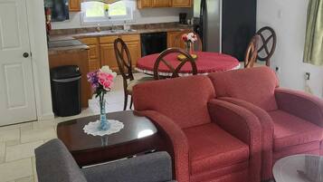 Signature Cabin, 2 Bedrooms, Non Smoking | Living area