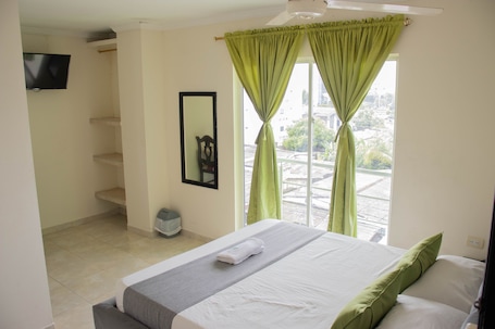 Double Room | Desk, laptop workspace, free WiFi, bed sheets