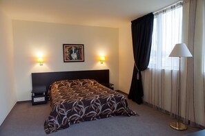 In-room safe, desk, free WiFi - SPA Hotel Astrea (Hisarja)