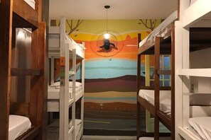 5 bedrooms, minibar, desk, free WiFi