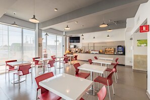 Free daily continental breakfast - City Express Junior by Marriott San Luis Potosí Zona Industrial (San Luis Potosi)