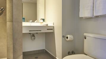 Kamar, 2 Tempat Tidur Twin | Kamar mandi | Shower, perlengkapan mandi gratis, dan handuk