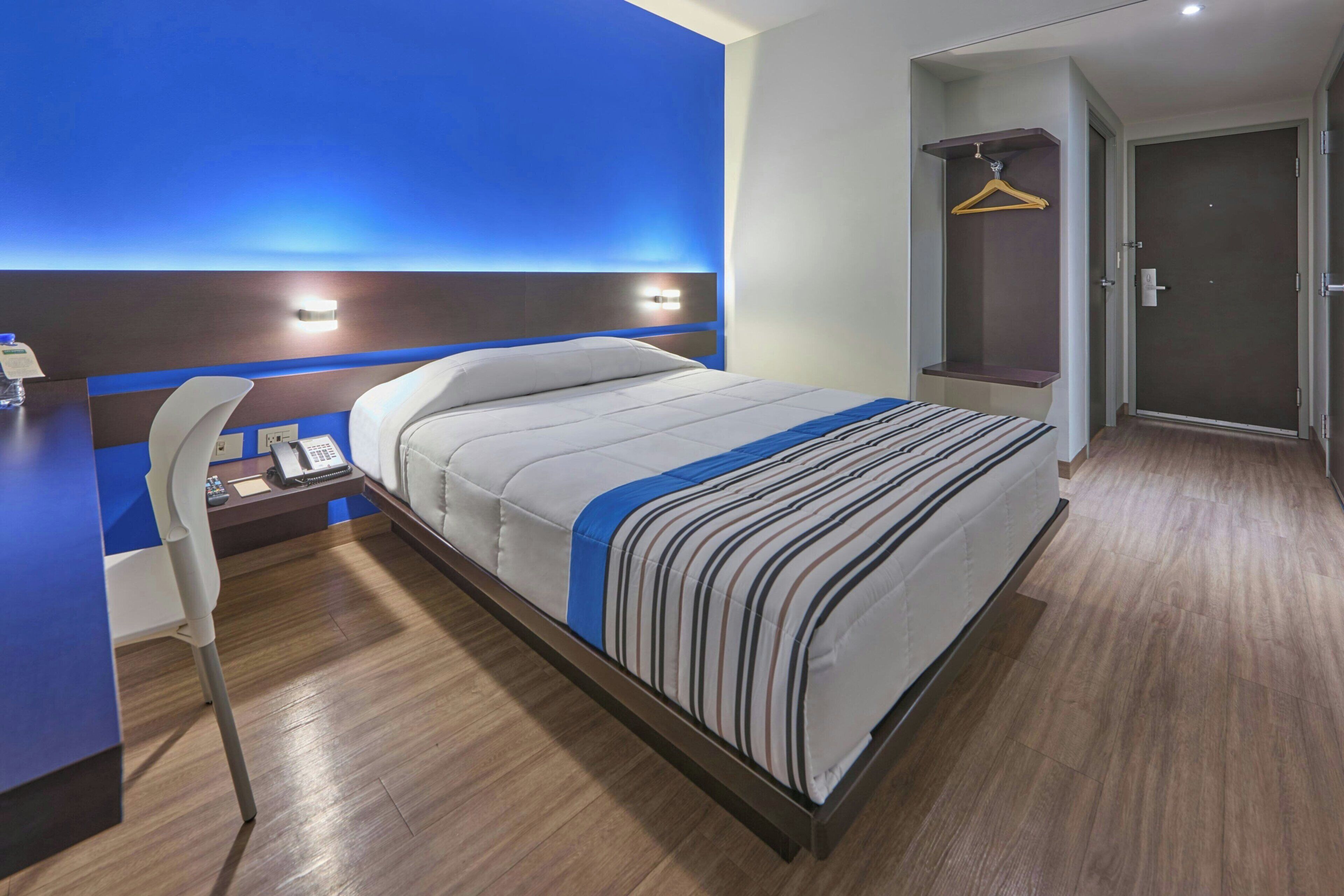 Room, 1 Queen Bed | Desk, free cots/infant beds, free WiFi