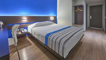 Room, 1 Queen Bed | Desk, free cots/infant beds, free WiFi