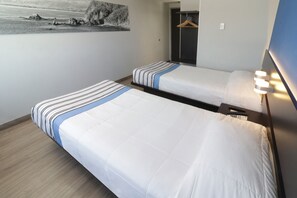Rum - 2 enkelsängar | Skrivbord, gratis barnsängar och gratis wi-fi
