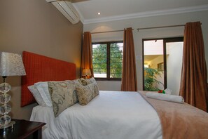 Standard Studio Suite, 1 Double Bed, Bathtub, Poolside | View from room