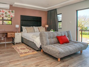 Luxury Studio Suite | Egyptian cotton sheets, premium bedding, pillowtop beds, in-room safe