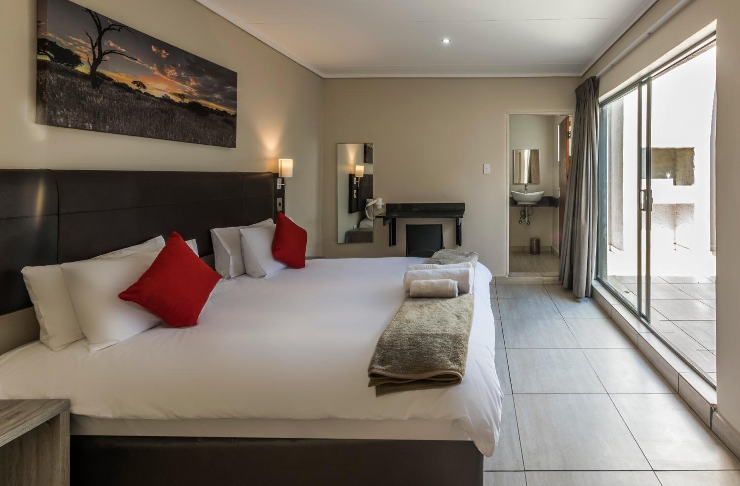 premium bedding, in-room safe, individually furnished, desk