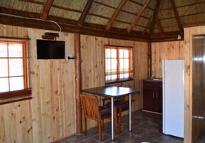 Refrigerador con freezer, microondas, cafetera/tetera