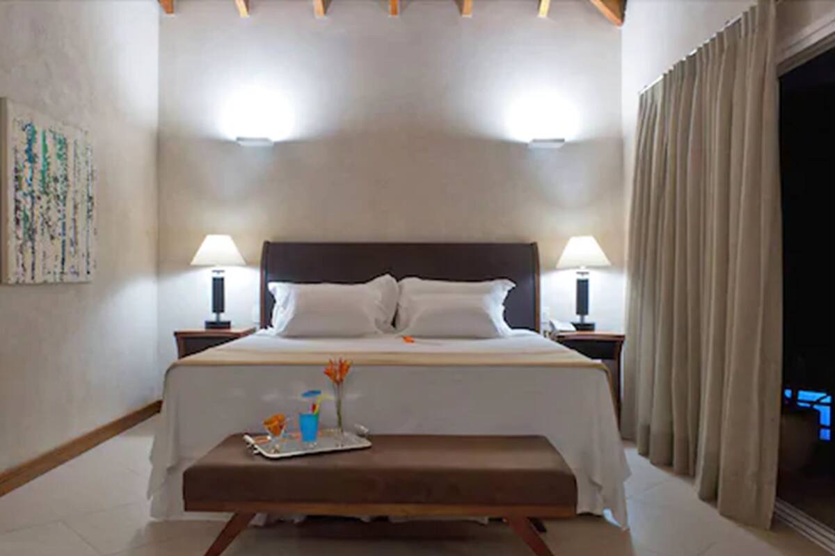 Phòng Cao cấp (Spa Panorãmica) | Minibar, két bảo mật tại phòng, bàn 