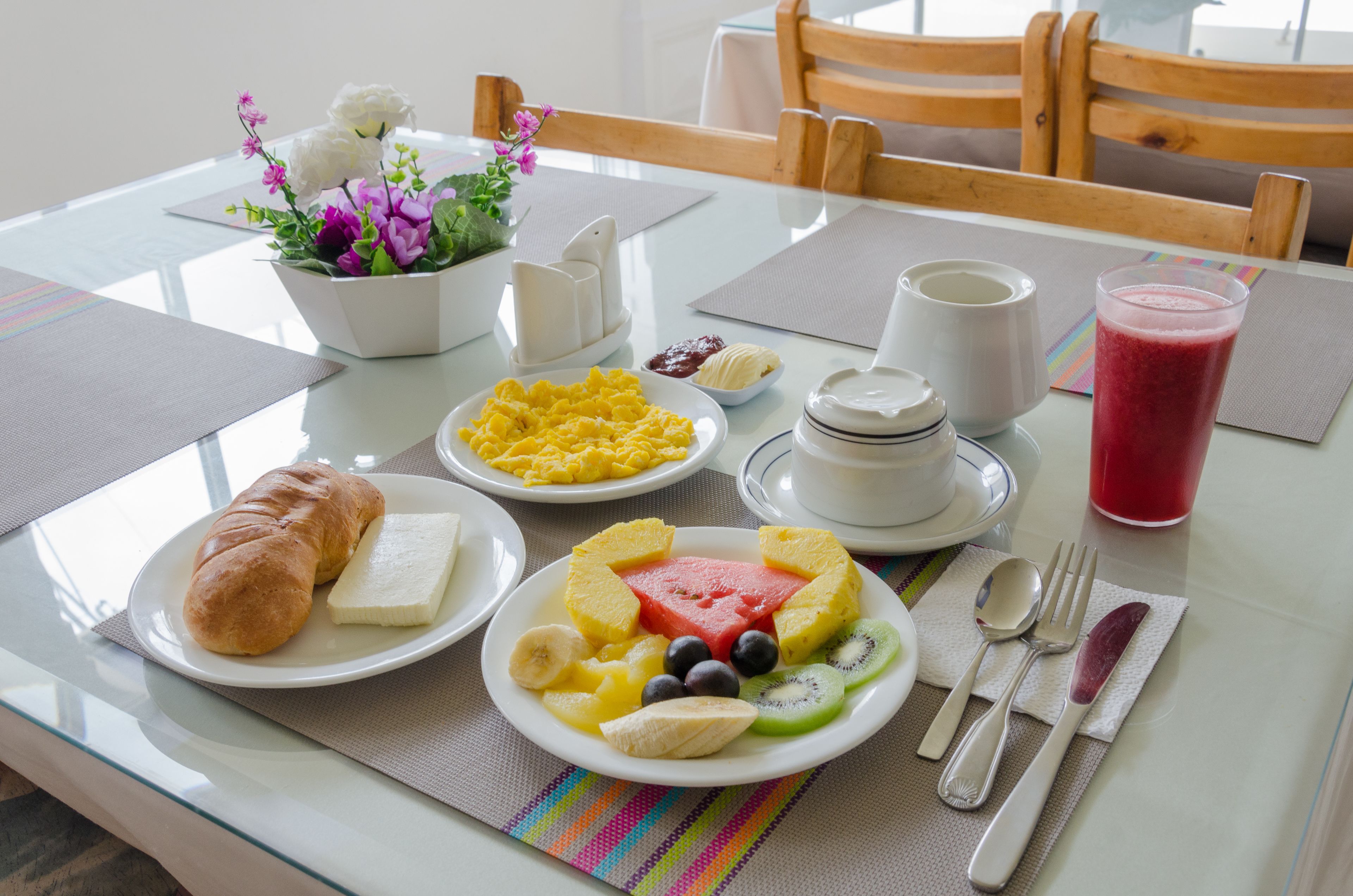 Free daily continental breakfast 