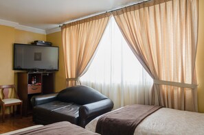 Triple Room | 1 bedroom, down comforters, minibar, in-room safe - Hotel El Altar (Riobamba)