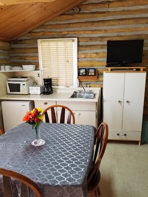 Cabane, 2 lits doubles, vue lac (02) | Coin cuisine privé