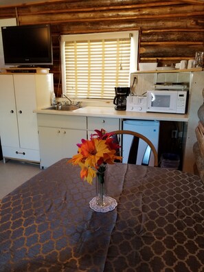 Basic Cabin, 1 Queen Bed, Lake View (05) | Private kitchenette | Fridge, microwave, coffee/tea maker