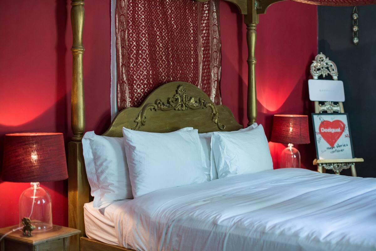 The Goddess Room | Premium bedding, rollaway beds, free WiFi, bed sheets