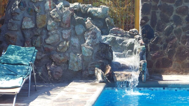 Outdoor pool - Hostal Amigo Lucho (San Pedro de Atacama)