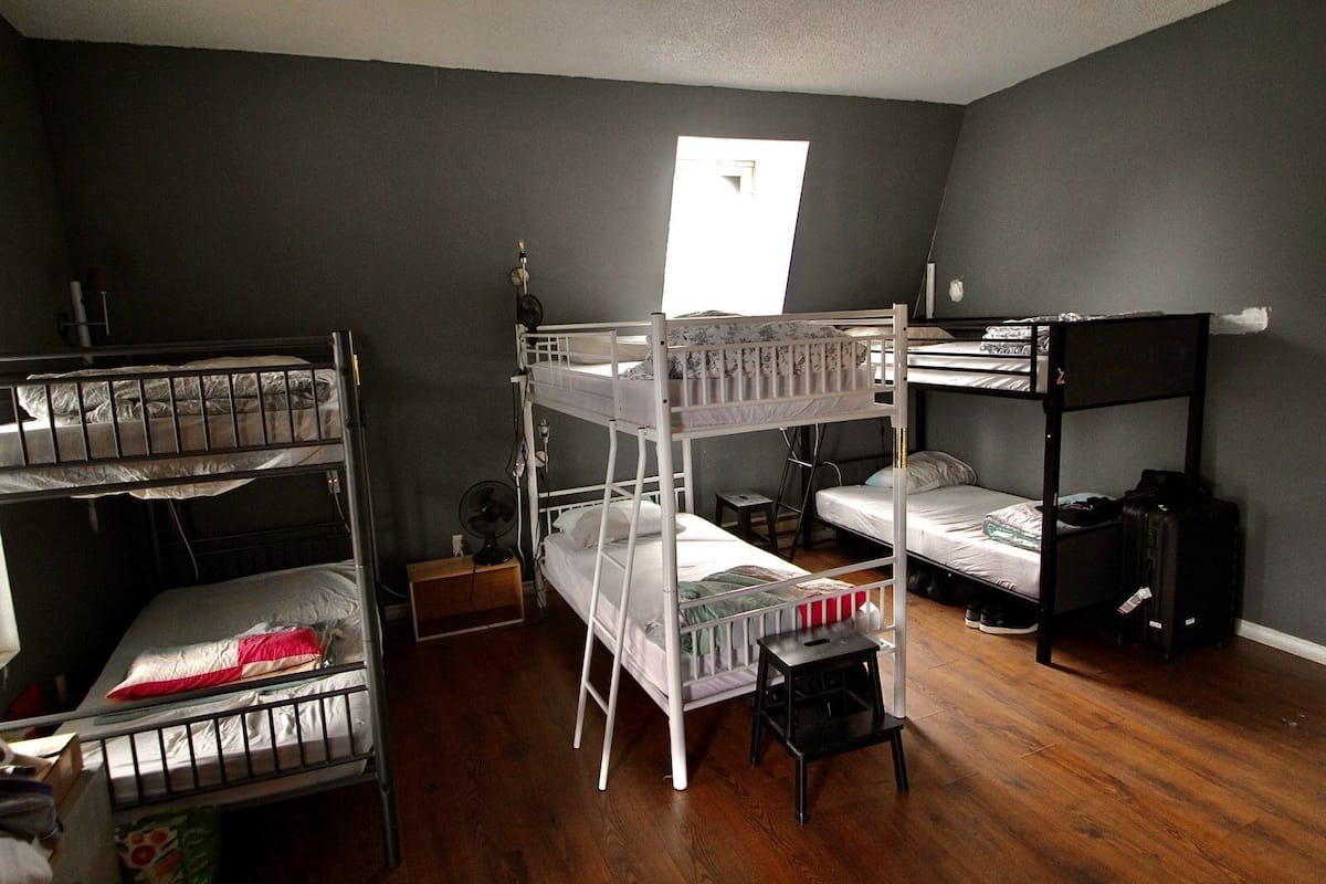 Dortoir PartagĂ© Ăconomique, dortoir mixte | 1 chambre, fer et planche Ă repasser, Wi-Fi gratuit, draps fournis