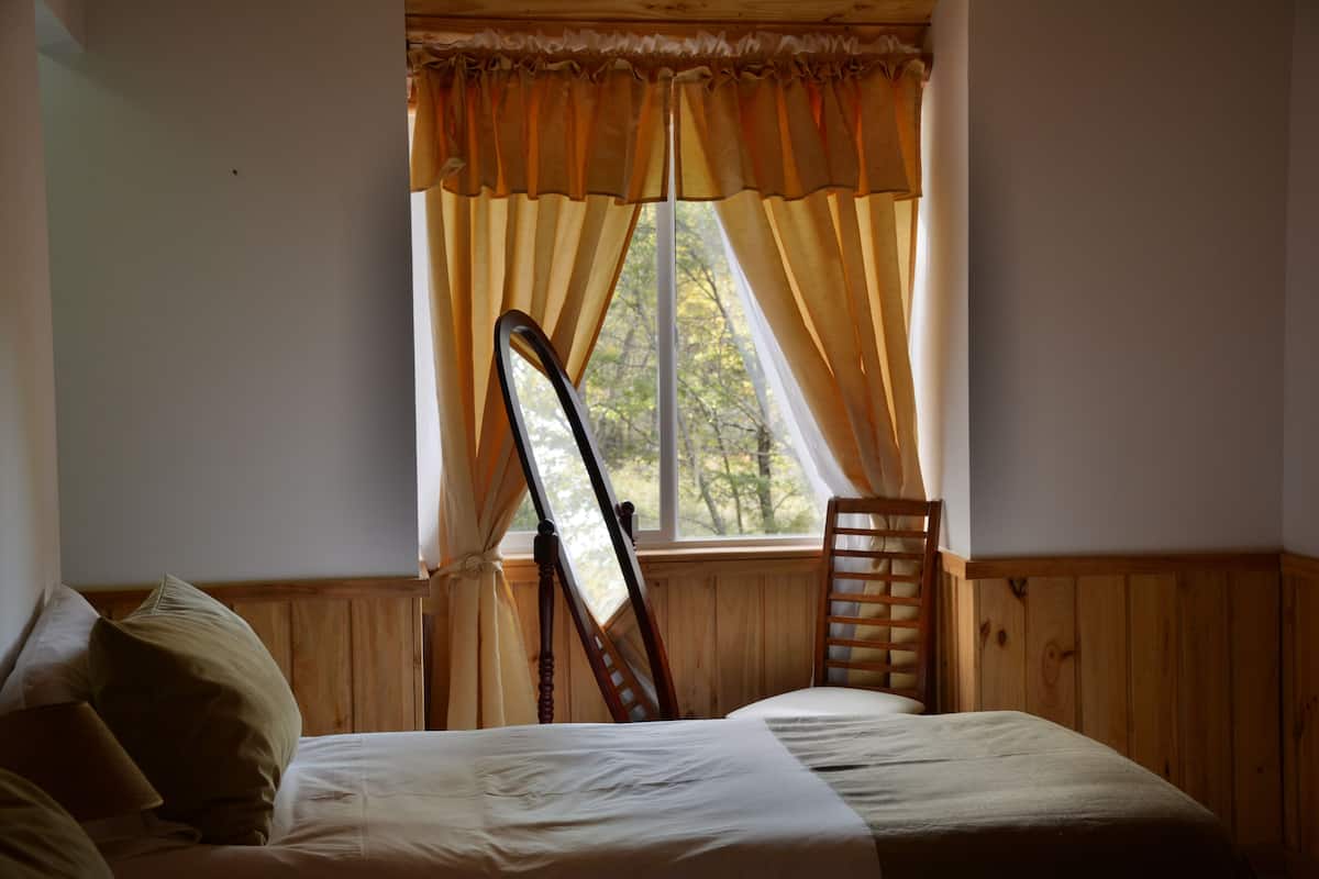 standard single room, 1 single bed | down duvets, in-room safe, desk, blackout curtains