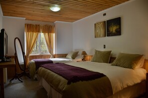 Standard Triple Room, 3 Twin Beds | Down comforters, in-room safe, desk, blackout drapes - Hotel Borde Andino (Pinto)