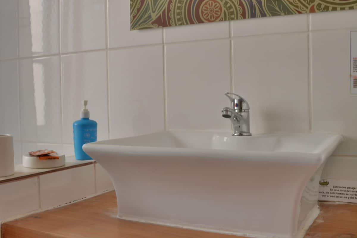 standard triple room, 3 single beds | bathroom sink