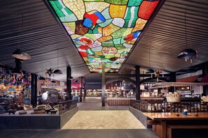20 restaurants; breakfast, lunch, and dinner served