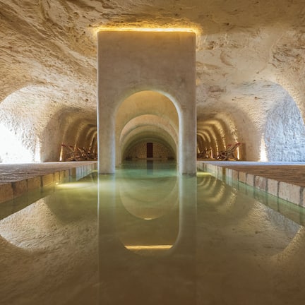 Indoor pool, 15 outdoor pools, pool umbrellas, sun loungers