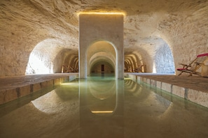 Indoor pool, 15 outdoor pools, pool umbrellas, sun loungers - Hotel Xcaret Mexico - All Parks / All Fun Inclusive (Playa del Carmen)
