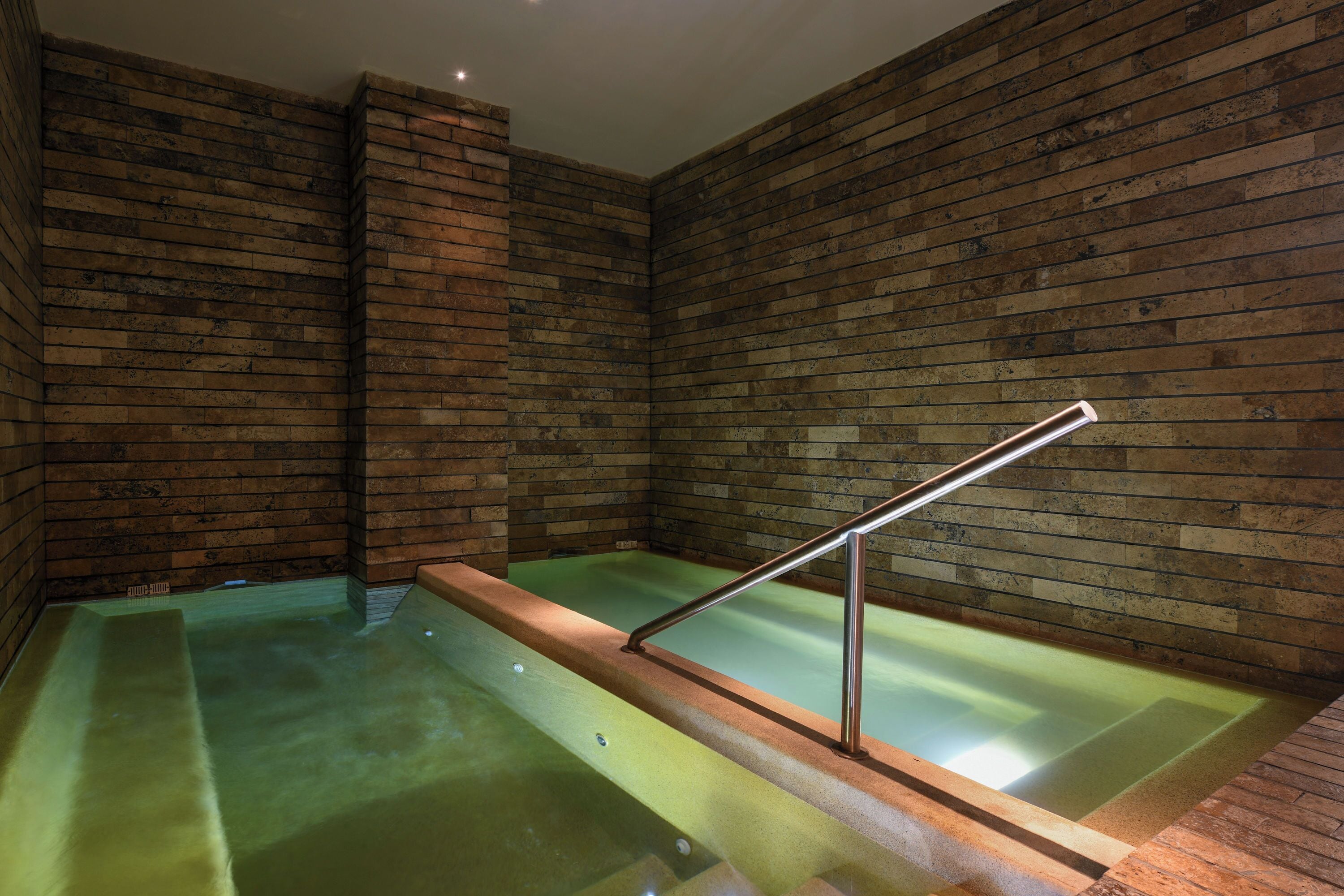 Sauna, hot tub, steam room, Turkish bath, body treatments, mud baths