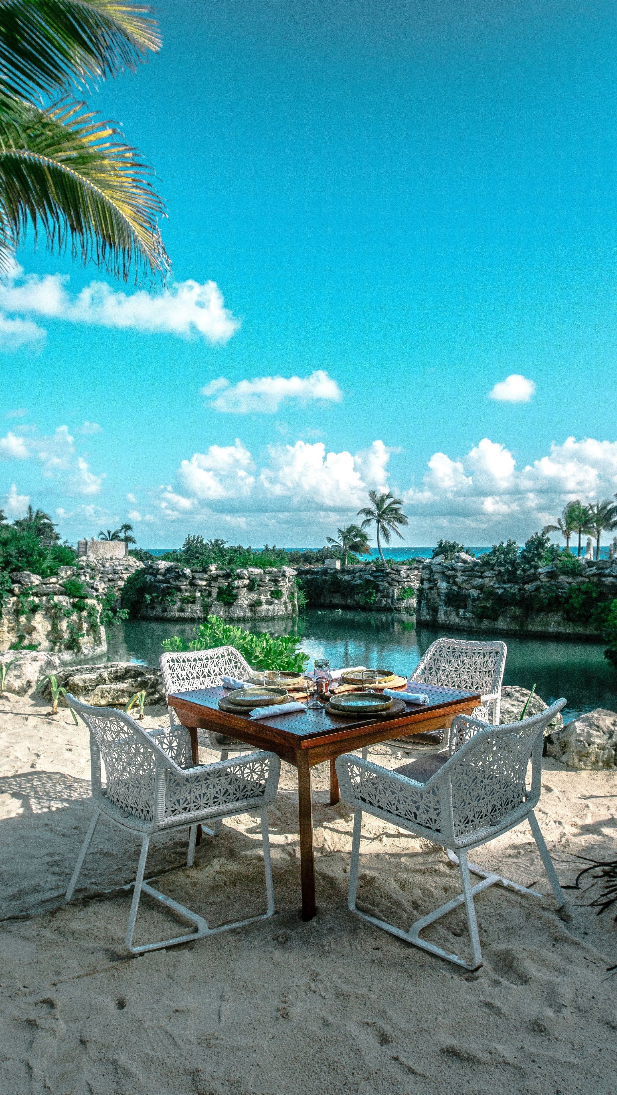 20 restaurantes; se sirve desayuno, almuerzo y cena; cocina mexicana