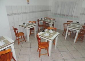 Free daily buffet breakfast  - Pousada Cinnamon (Canela)
