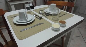 Buffet déjeuner gratuit tous les jours