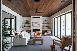 Lobby sitting area - Duchamp Healdsburg (Healdsburg)