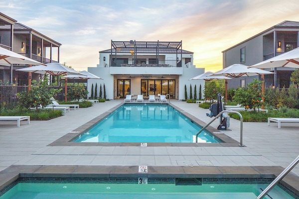 Outdoor pool, pool loungers