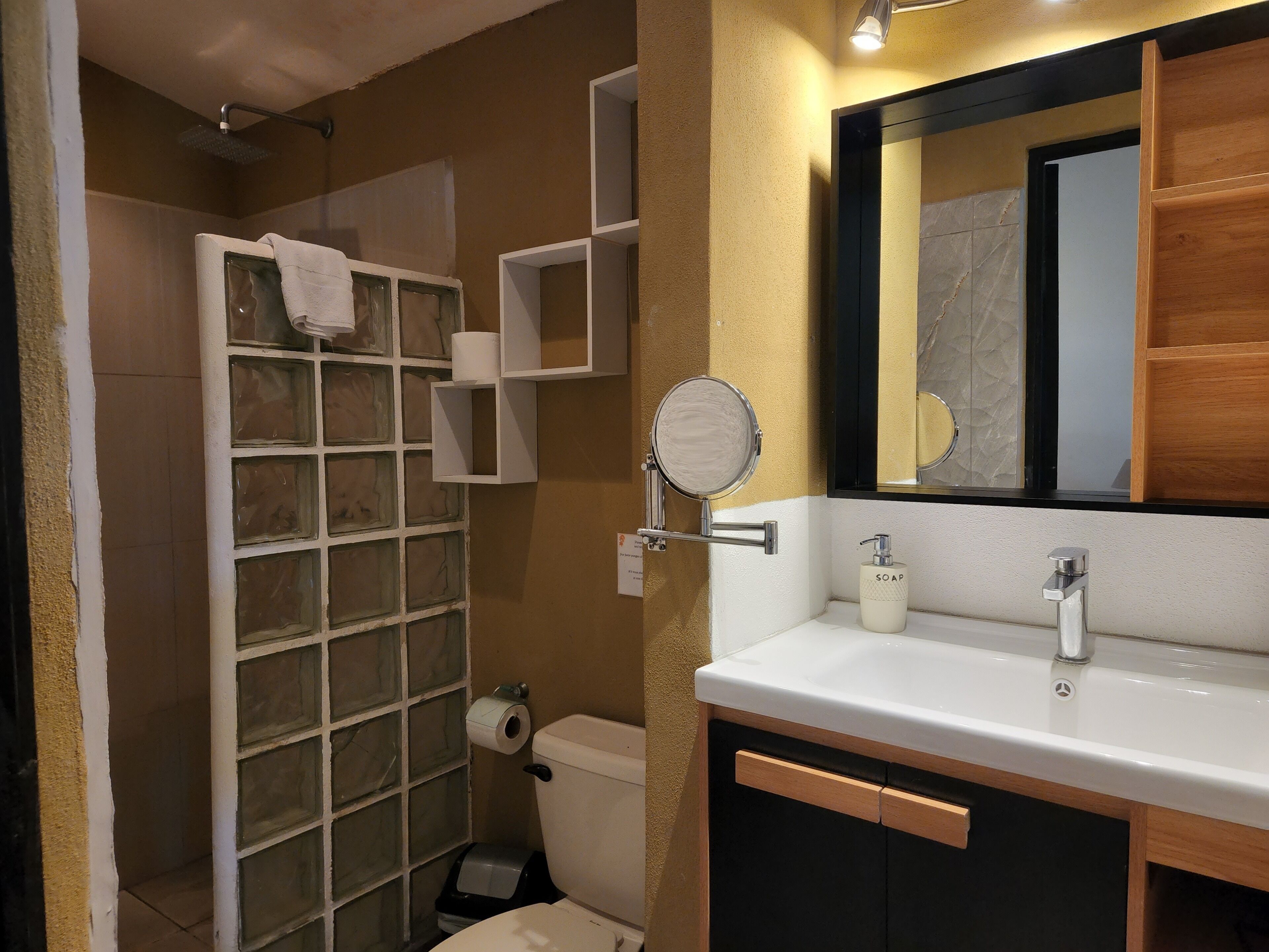 suite 1 | bathroom | shower, rainfall showerhead, free toiletries, hair dryer