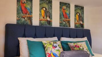 Standard Room with Sea View | Pengeskab på værelset, individuelt design, individuel indretning