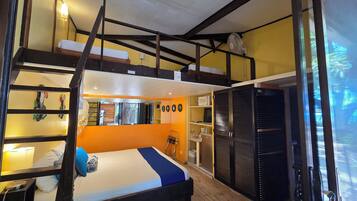 Quadruple Room with Garden View | Een kluis op de kamer, een bureau, gratis wifi, beddengoed