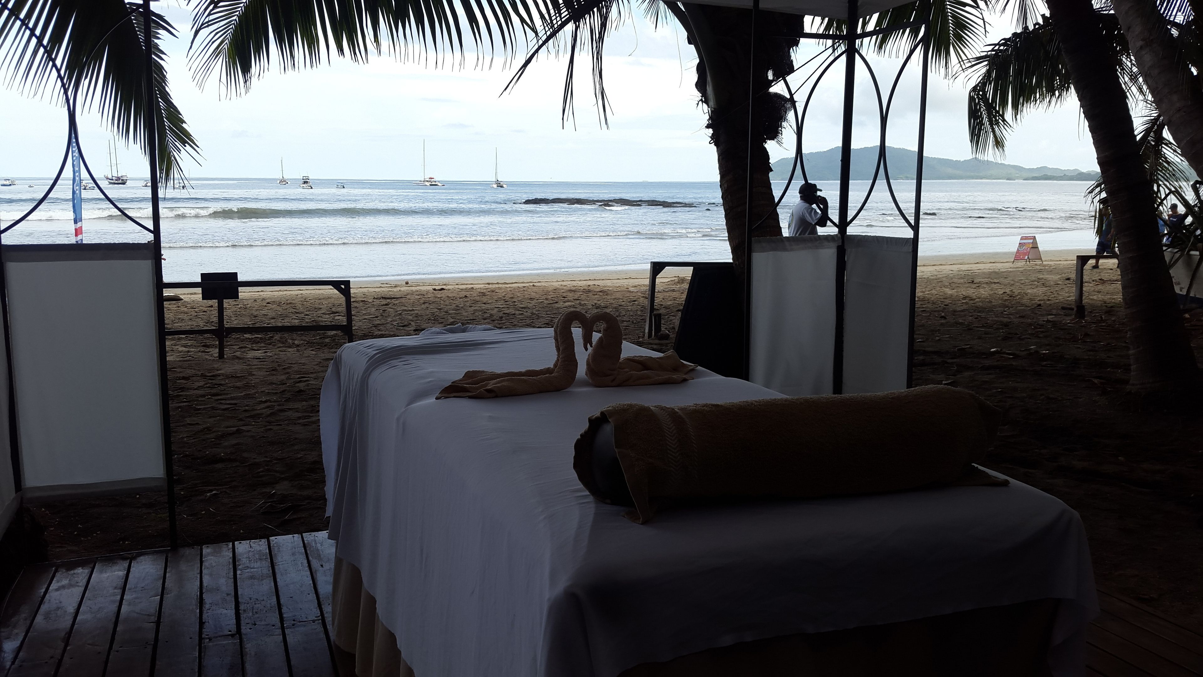 Couples treatment room(s), deep-tissue massages, Swedish massages