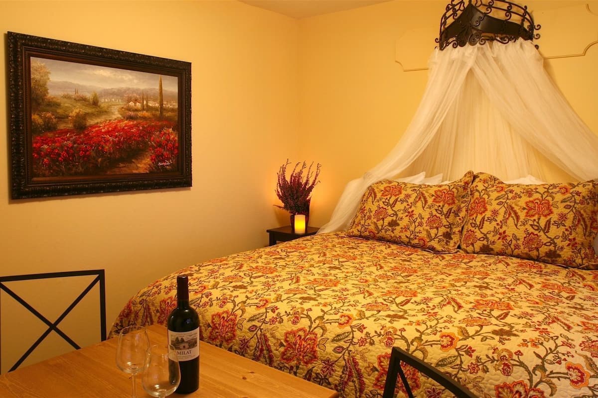 Barrel King Suite (Non-Pet Friendly) | 1 bedroom, premium bedding, free WiFi, bed sheets