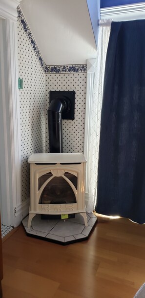 Night In Paris (Non-Pet Friendly) | 1 bedroom, premium bedding, free WiFi, bed sheets