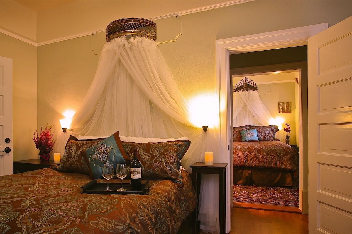 Crush Pad (Non-Pet Friendly) | 1 bedroom, premium bedding, free WiFi, bed sheets